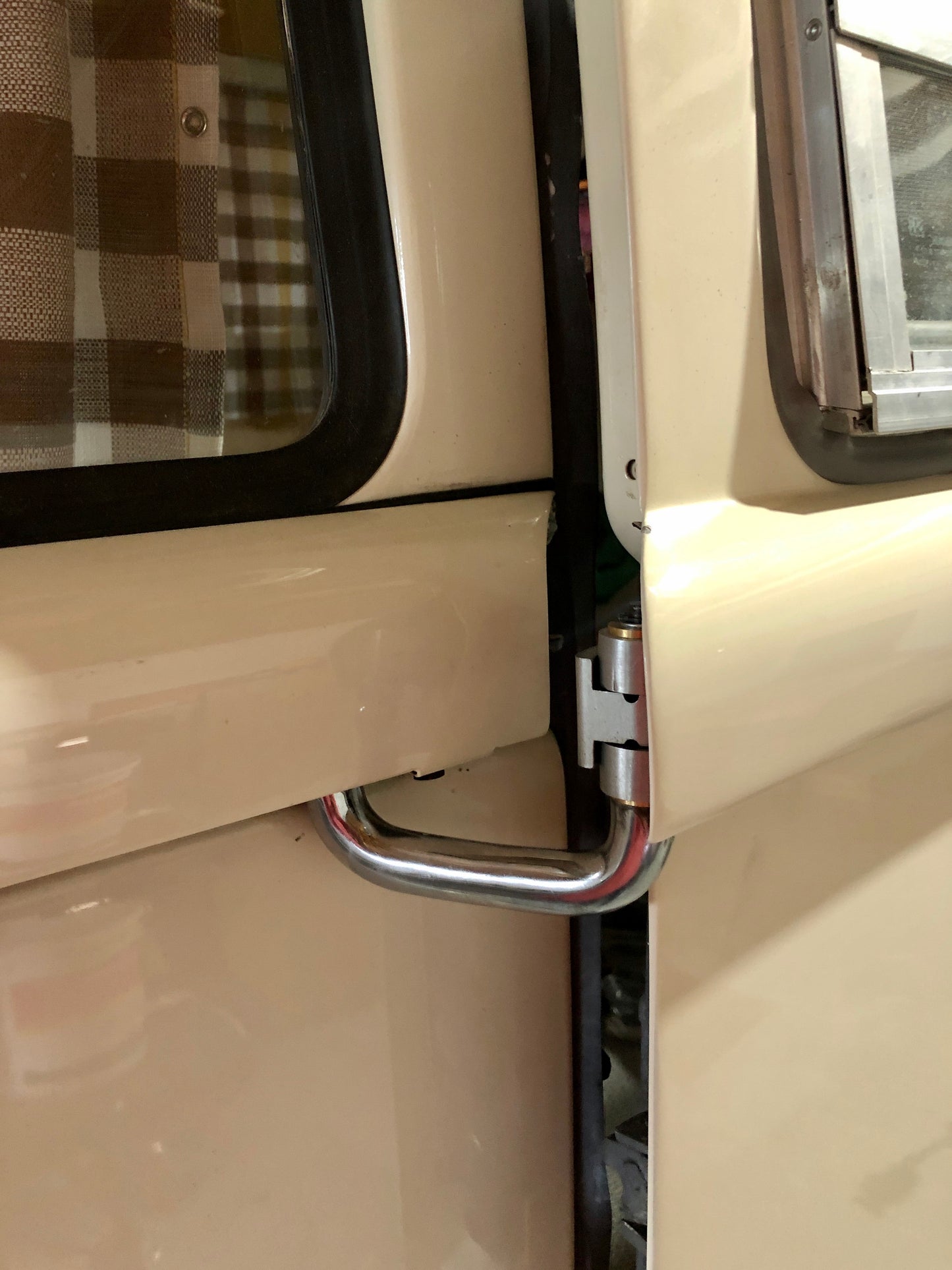 Slider Door Track Runner Unit With Chromed Outer Bracket 68-79 Bus