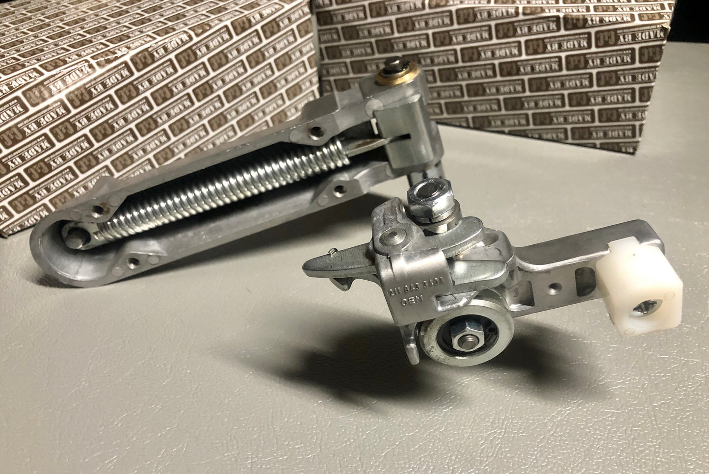 Slider Door Track Runner Unit With Chromed Outer Bracket 68-79 Bus
