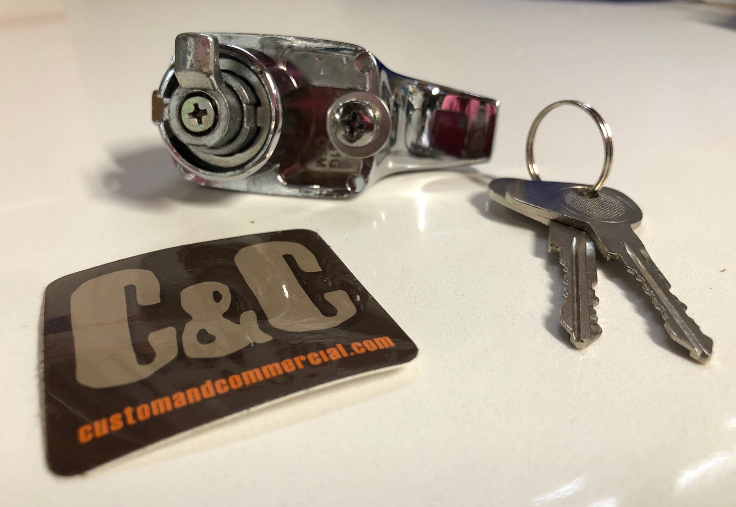 Rear hatch door locking handle With R Code Keys Fits Bus 68-71